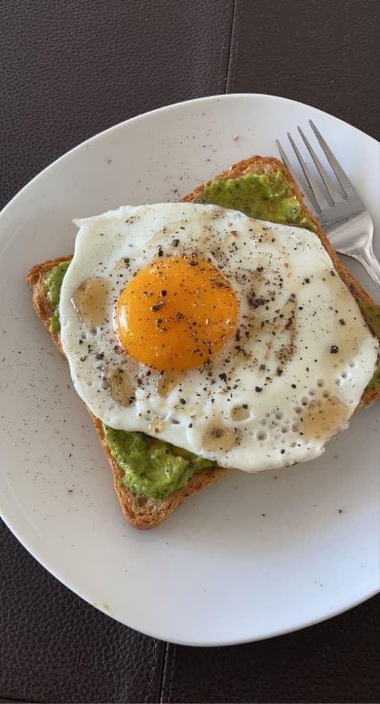 Avokado toast su kiaušiniu